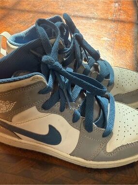 Nike Kids Mid-Top Sneakers in Blue and Gray